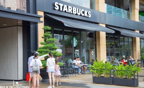 The decoration style of Starbucks in Vietnam