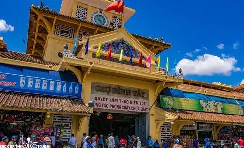 Chinatown Market in District 6