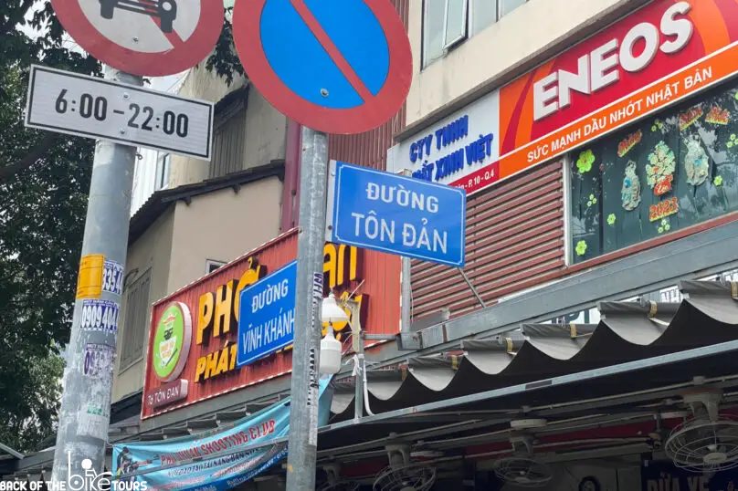 The best district to eat food in ho chi minh city at the corner of vinh khanh and ton dan in d4
